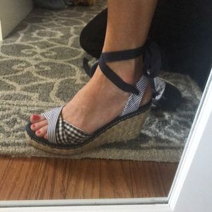 Wrap around ankle wedges navy blue/white -size 6